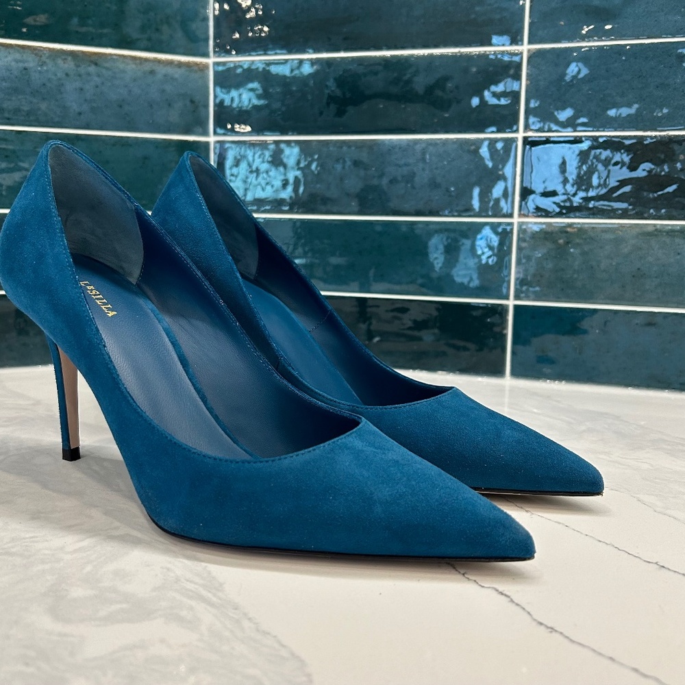 Italian Suede Teal heels size 8